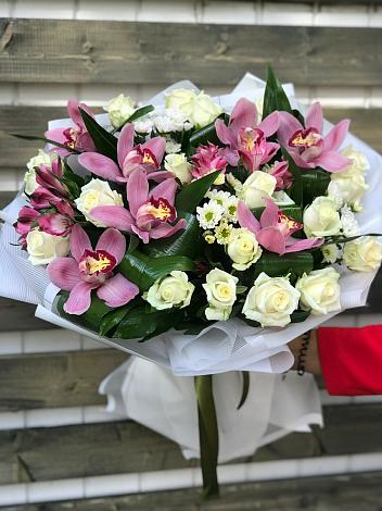 Букет цветов из: Розы и Хризантемы в Кременкуль