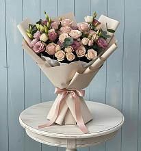 Букет цветов из:  Розы и Лизиантусы в Кременкуль