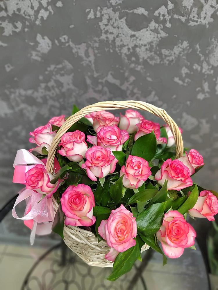 Цветочная композиция из Розы в корзине в Кременкуль