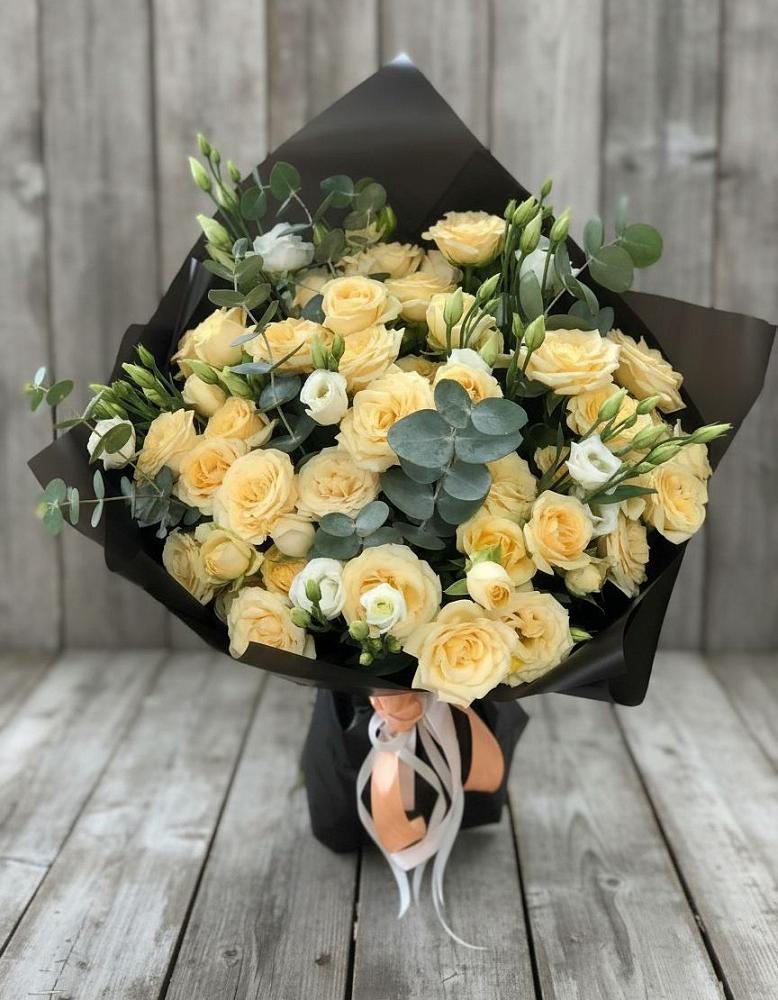 Букет цветов из: Розы и Лизиантусы в Кременкуль