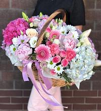 Композиция солнечный день в Кременкуль Цветочная композиция из Розы, Хризантемы, Пионы и Лизиантусы в корзине в Кременкуль