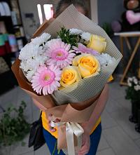 Букет цветов из:  Герберы, Розы и Хризантемы в Кременкуль