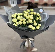 Букет Белые кустовые розы Солинеро в Кременкуль