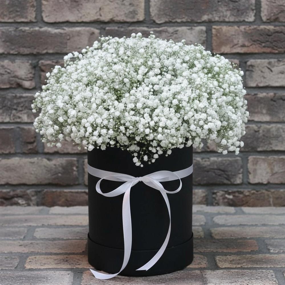 Цветочная композиция из Гипсофила в шляпной коробке в Кременкуль