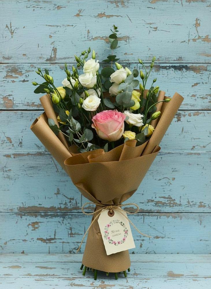 Букет цветов из: Розы и Лизиантусы в Кременкуль