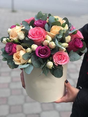 Цветочная композиция из Розы в шляпной коробке в Кременкуль