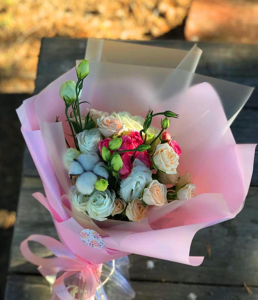 Букет цветов из: Розы и Лизиантусы в Кременкуль