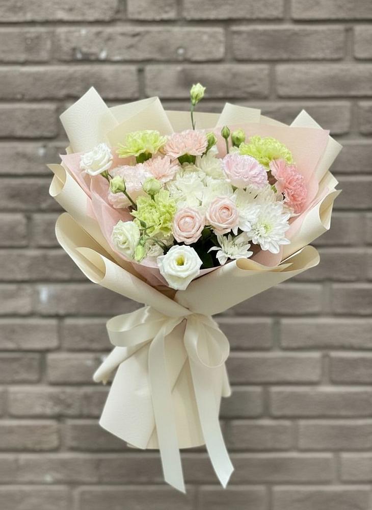 Букет цветов из: Гвоздики, Розы, Лизиантусы и Хризантемы в Кременкуль