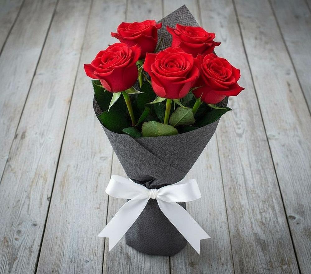 Букет 5 Красных роз Эдлесс Лав в Кременкуль