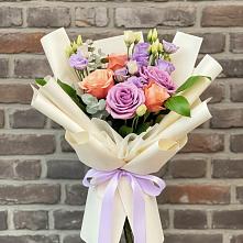 Букет цветов из:  Лизиантусы и Розы в Кременкуль