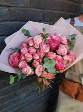 Букет розы в пальмах в Кременкуль Букет цветов из: Розы в Кременкуль