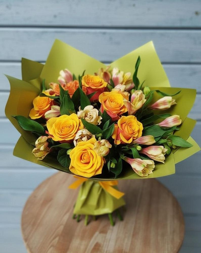 Букет цветов из: Альстромерии и Розы в Кременкуль