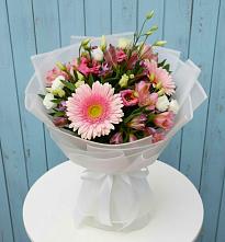 Букет цветов из:  Герберы, Альстромерии и Лизиантусы в Кременкуль