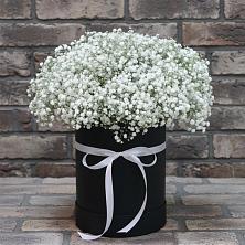 Цветочная композиция из Гипсофила в шляпной коробке в Кременкуль