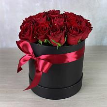 Цветочная композиция из Розы в шляпной коробке в Кременкуль