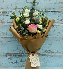 Букет цветов из:  Розы и Лизиантусы в Кременкуль