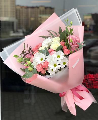 Букет цветов из: Розы, Лизиантусы и Хризантемы в Кременкуль