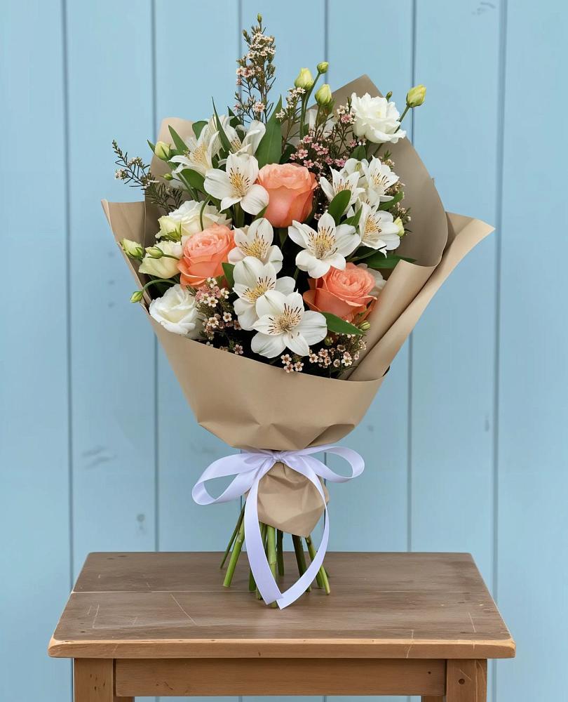 Букет цветов из: Альстромерии, Лизиантусы, Розы и Хризантемы в Кременкуль