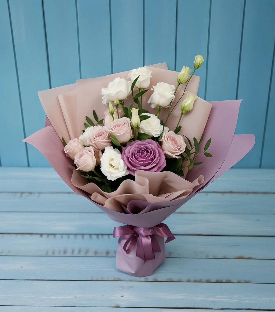 Букет цветов из: Розы и Лизиантусы в Кременкуль